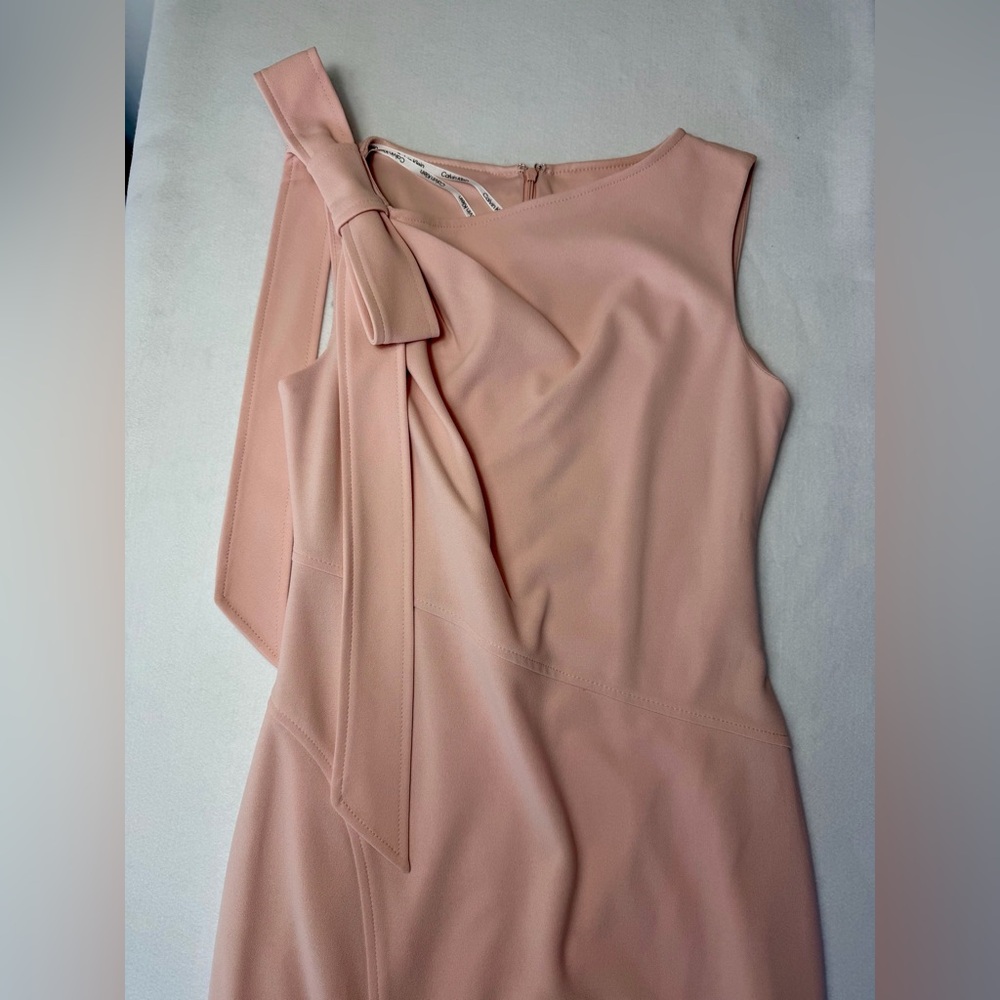 Calvin Klein Blush Bow Shoulder Sheath Dress Size 2 Elegant
NWOT - Picture 5 of 5